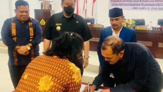 DPRD Setujui Ranperda Pertanggungjawaban APBD Samosir TA 2021 Jadi Perda
