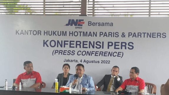 Hotman Paris : Beras Banpres di Depok Sengaja Dikubur Karena Rusak