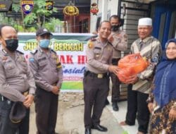 Polsek Siak Hulu Giat Jum’at Berkah Bagikan Sembako Kepada Warga