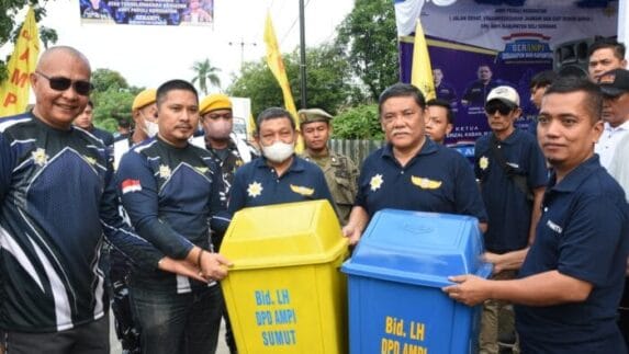 Wabup Deli Serdang Lepas Jalan Santai AMPI Peduli Kesehatan