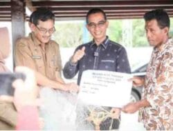 Kelompok Nelayan di Batu Bara Terima Bantuan Jaring