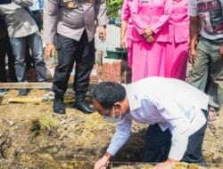 Bupati Bersama Kapolres Humbahas Letakkan Batu Pertama Pembangunan Sipropam