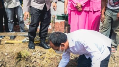 Bupati Bersama Kapolres Humbahas Letakkan Batu Pertama Pembangunan Sipropam