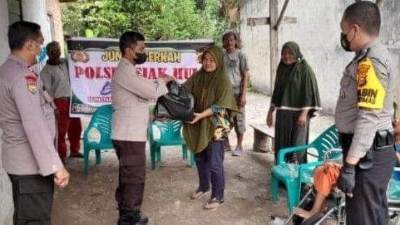 Polsek Siak Hulu Polres Kampar Laksanakan Giat Bhakti Sosial Serta Jumat Barokah