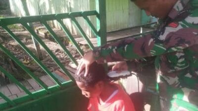 Satgas Pamtas Yonif 132/BS Menanamkan Kerapihan Sejak Dini Kepada Anak-Anak