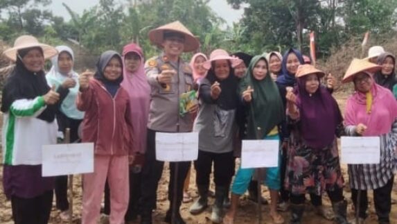 Kapolsek Tambang Hadiri Penanaman Benih Jagung di Pulau Birandang