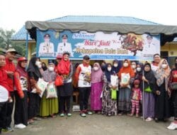 Jelang HUT ke-16 Kabupaten Batu Bara, Bupati Bagi-bagi Sembako Sambil Bersepeda
