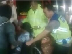 Personil Satlantas Polres Batu Bara Bantu Ibu Hamil Terjebak Macet