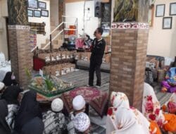 Kajari Tanjung Perak Berikan Bingkisan di Panti Asuhan Al-Kahfi Surabaya
