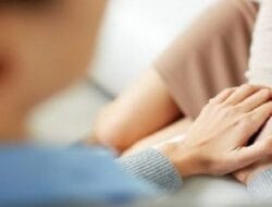 Suami Pergoki Istri Selingkuh dengan Pria Lain di Kamar