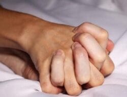 Diduga Ajak Rekan “Tiduri” Istrinya, Oknum Anggota Polisi Dilaporkan ke Polda