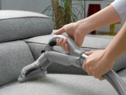 Bersihkan Rumah Sambil Bugil, Wanita Ini Pasang Tarif Rp934 Ribu/Jam