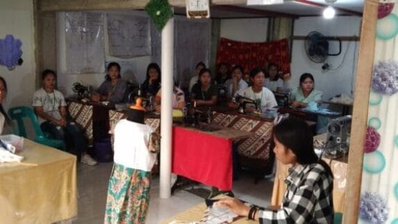 PKBM Bina Nias Sukses Adakan Pelatihan Menjahit