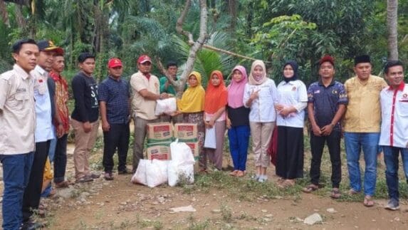 DPC Partai Gerindra Palas Berikan Bantuan Sembako untuk Korban Banjir