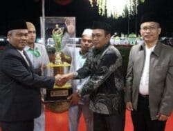 Plt Bupati Palas Serahkan Piala Juara MTQ ke-14 Tahun 2023