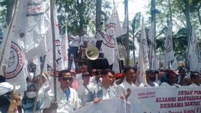 Massa AMPK Gelar Aksi Unjuk Rasa ke Kantor Bupati Deli Serdang
