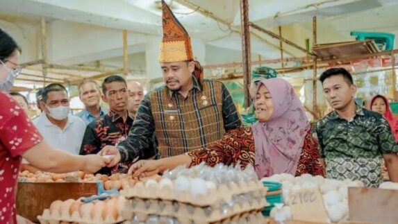 Dampingi Walikota Tinjau Harga Bapok di Pasar Sukaramai, Dirut PUD Pasar: Kami Siap Jaga Ketersediaan Pasokan Beras