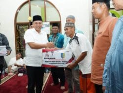Safari Ramadhan di Masjid Qubah Desa Tanjung Kubah, Bupati Zahir Serahkan Bantuan 2 Unit AC