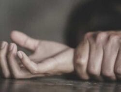 Tidur di Kamar, Bu Guru Didatangi Pemuda