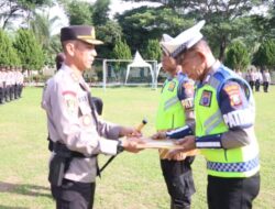 Berhasil Ungkap Kasus Sabu 28 Kg, 2 Personil Satlantas Sergai Terima Penghargaan