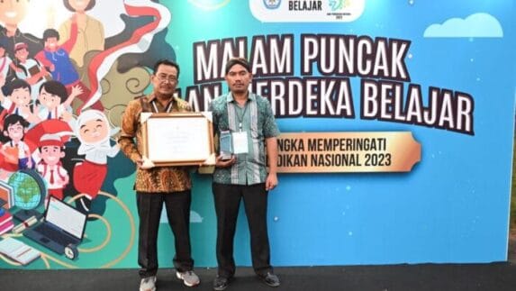 Kemendikbudristek Berikan Penghargaan ke Pemkab Humbahas