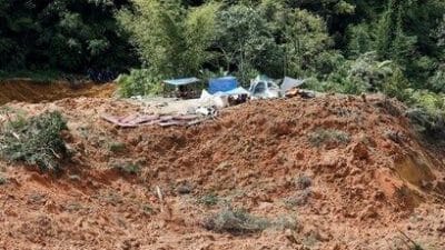 Longsor Timbun Rumah, Sekeluarga Tewas