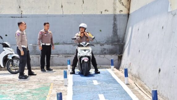 Praktik Terbaru SIM C, Kapolres Padangsidimpuan Uji Lintasan Huruf ‘S’