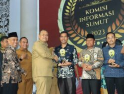 Pemkab Samosir Terima Anugerah KIP Kategori Informatif