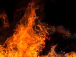 Diduga Jadi Tempat Asusila, Warung Tuak Dibakar Warga