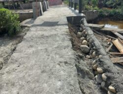 Lantamal I Bantu Perbaiki Pintu Klep di Desa Paluh Kurau