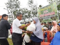 PTPN XIII Salurkan 83 Paket Sembako Untuk Keluarga Kurang Mampu