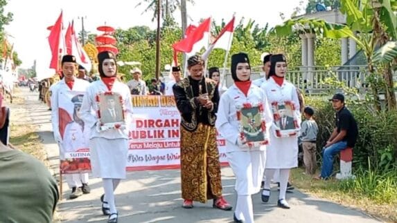 Warga Desa Wringin Agung Adakan Karnaval Peringati HUT RI ke-78