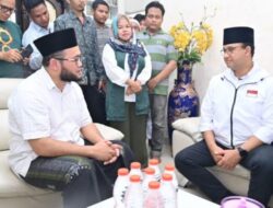Anies Silaturahmi ke Rumah Ketua Al Washliyah Sumut