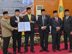Ketua DPRD Padangsidimpuan Pimpin Paripurna Pemberhentian Walikota/Wakil Walikota