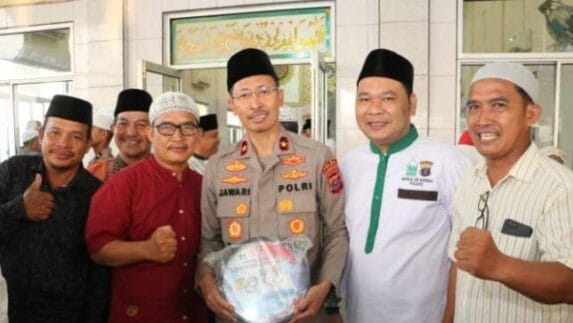 Wakapolda Sumut Sholat Subuh Berjamaah di Masjid Ihktibar Patumbak Kampung