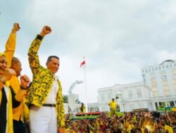 Ijeck Diarak Ribuan Massa ke Kantor Golkar