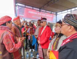 Wakil Bupati Humbahas Sambut Parade Ulos di Doloksanggul