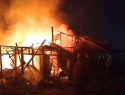 7 Kios di Martubung Hangus Terbakar
