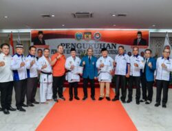 Pelantikan Pengprov KKI Sumut, Bupati Zahir Terima Sabuk Hitam