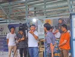 Instruktur LKP Ziona Latih Teknik Penggunaan Kamera Video