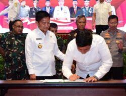 Bupati Samosir Tandatangani Kesepakatan Pendanaan Bersama Pilkada