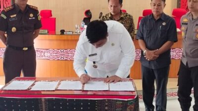 Pemkab Samosir, KPU dan Bawaslu Tandatangani Naskah Perjanjian Hibah