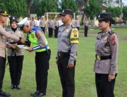 Kapolres Sergai Berikan Penghargaan ke Personel Berprestasi