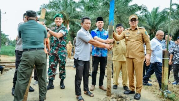 Pj Bupati Batu Bara Cabut Portal di Area Perlintasan KA
