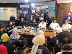 Napoleon Bonaparte Serahkan Sertifikat ke Satgassus ABRI-1