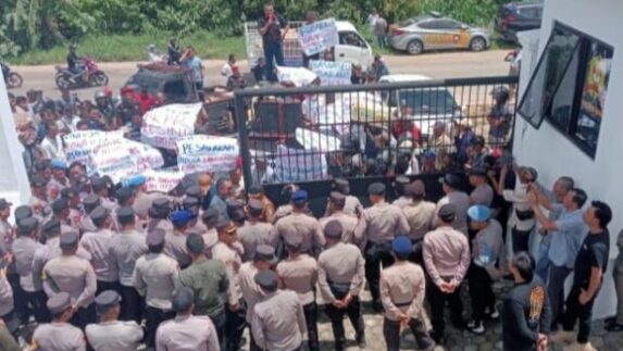 Diduga Tak Netral, Masyarakat Minta Pimpinan KPU dan Bawaslu Pesawaran Dicopot