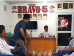 Ketua DPC Bravo 5 Batu Bara Bagikan Bingkisan ke Wartawan