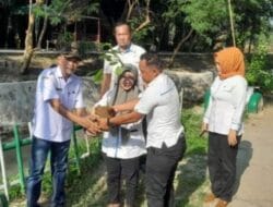 PTPN IV Regional II Kebun TIU Serahkan Bibit Pohon