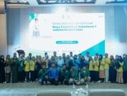 Pj Bupati Batu Bara Salurkan Beasiswa ke Mahasiswa Kurang Mampu