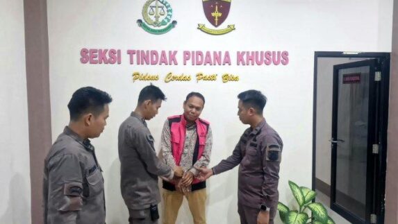 Jadi Tersangka Korupsi Rp 4,6 Miliar, Eks Ketua Bawaslu OKU Timur Ditahan